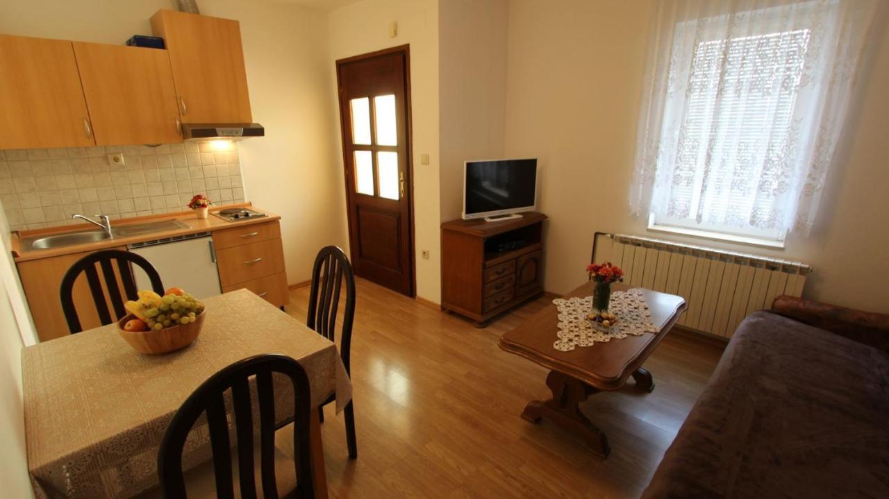 Apartments Grzetic Malinska Buitenkant foto