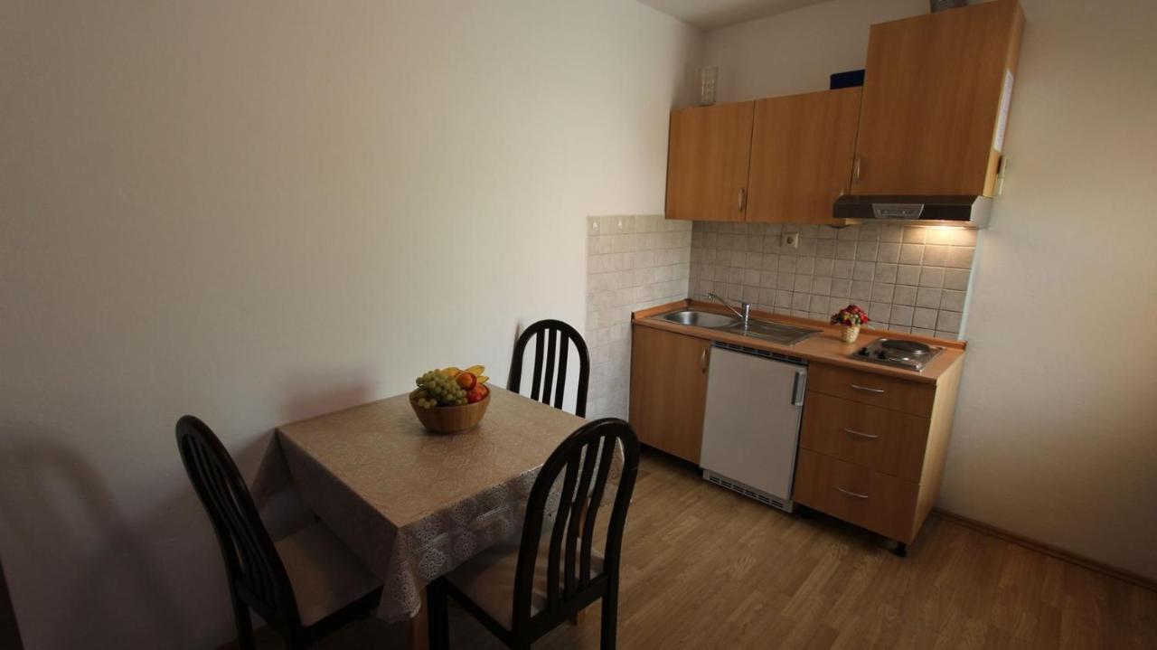 Apartments Grzetic Malinska Buitenkant foto