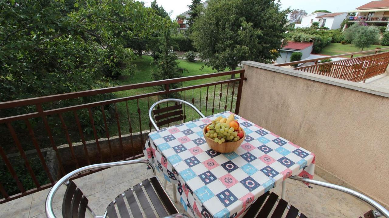 Apartments Grzetic Malinska Buitenkant foto