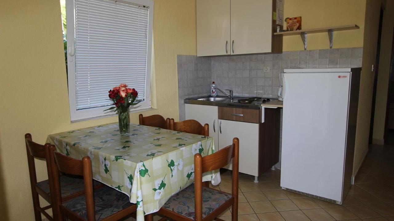 Apartments Grzetic Malinska Buitenkant foto